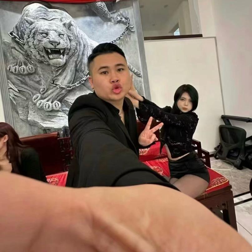 小想游不动了