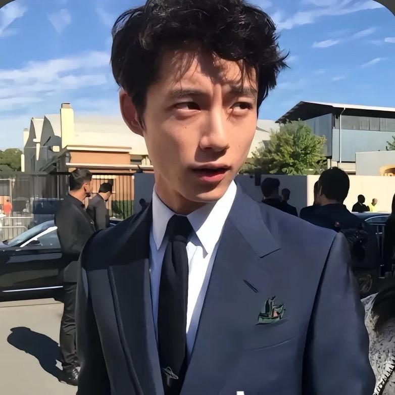左习.