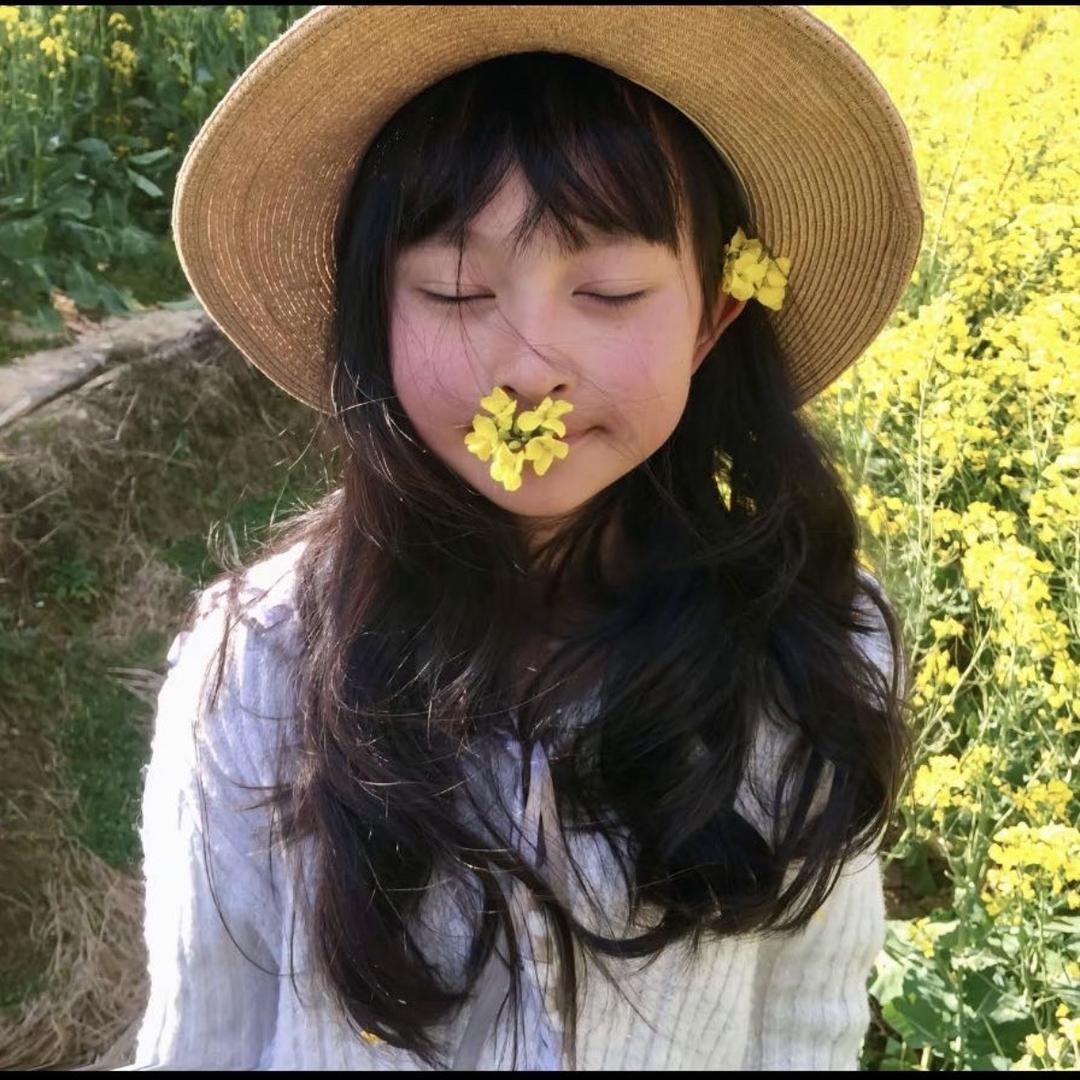 开心的黄色火龙果