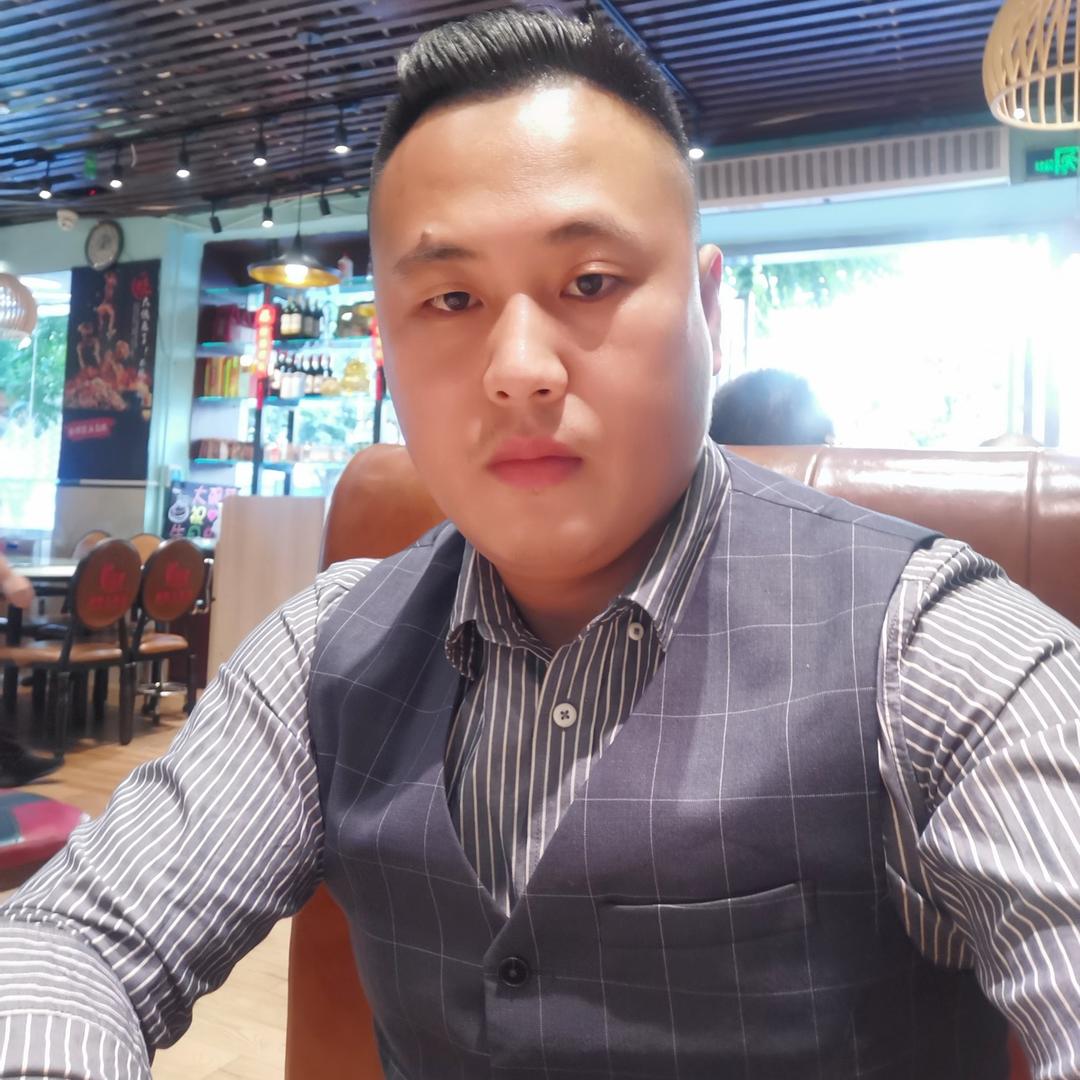 ༺༃  小༒黑 ༃༻