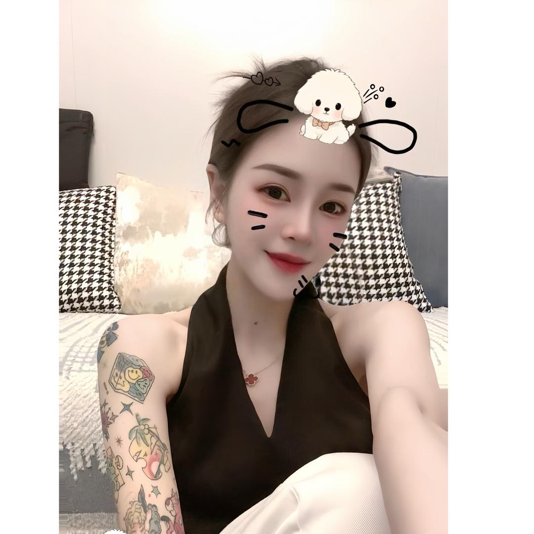 🌙       ·