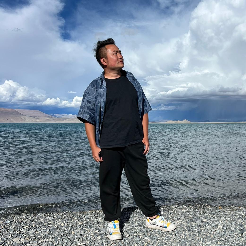 浩哥 在路上