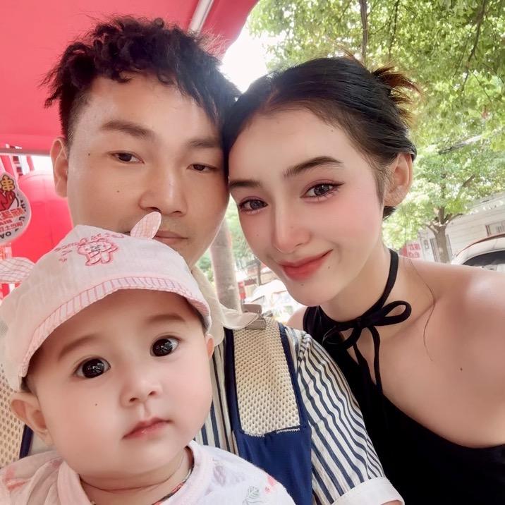 小伟和老挝媳妇赛苏达