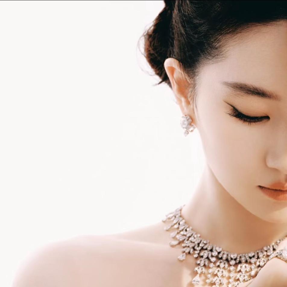 𝘜𝘯𝘪𝘲𝘶𝘦