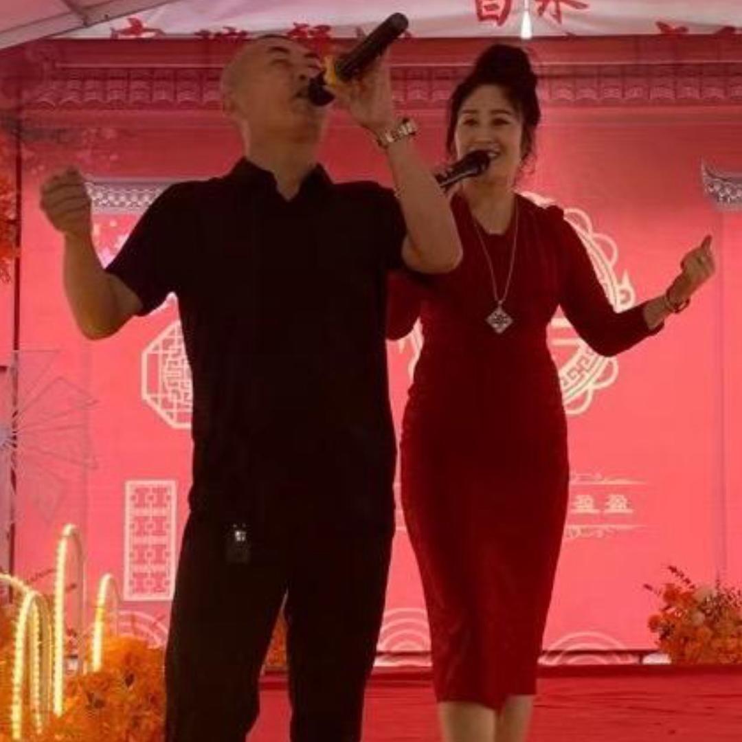 婚礼主持人任玲玲，礼炮、婚车车队