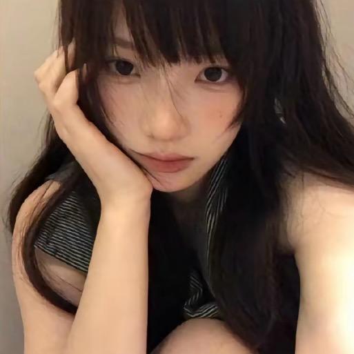 欣.