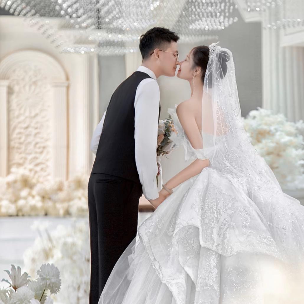 赫章屿你婚纱朱莉