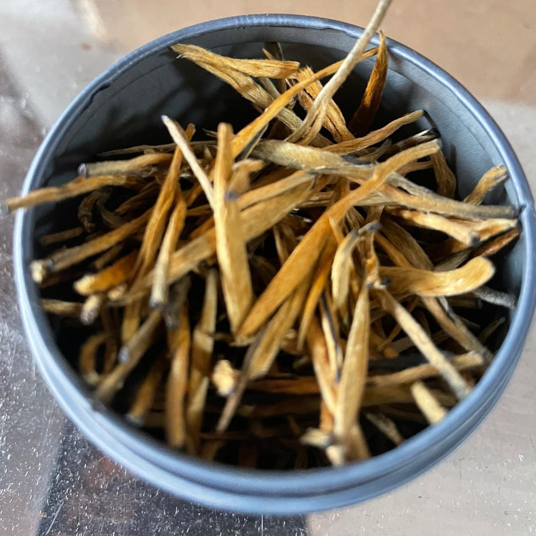 滴溜圆的瘦子
