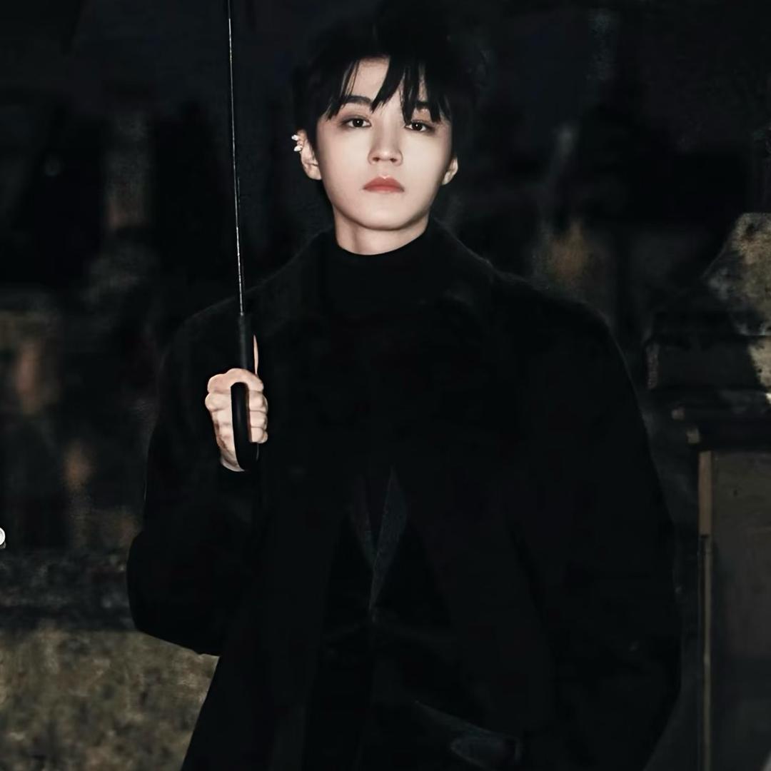 🐝吃饭全靠脸🐝