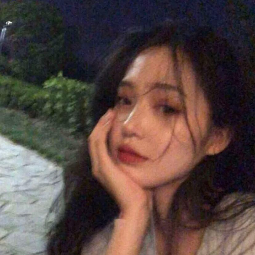 捧一束彼岸花。