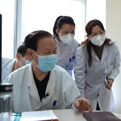 何英教授