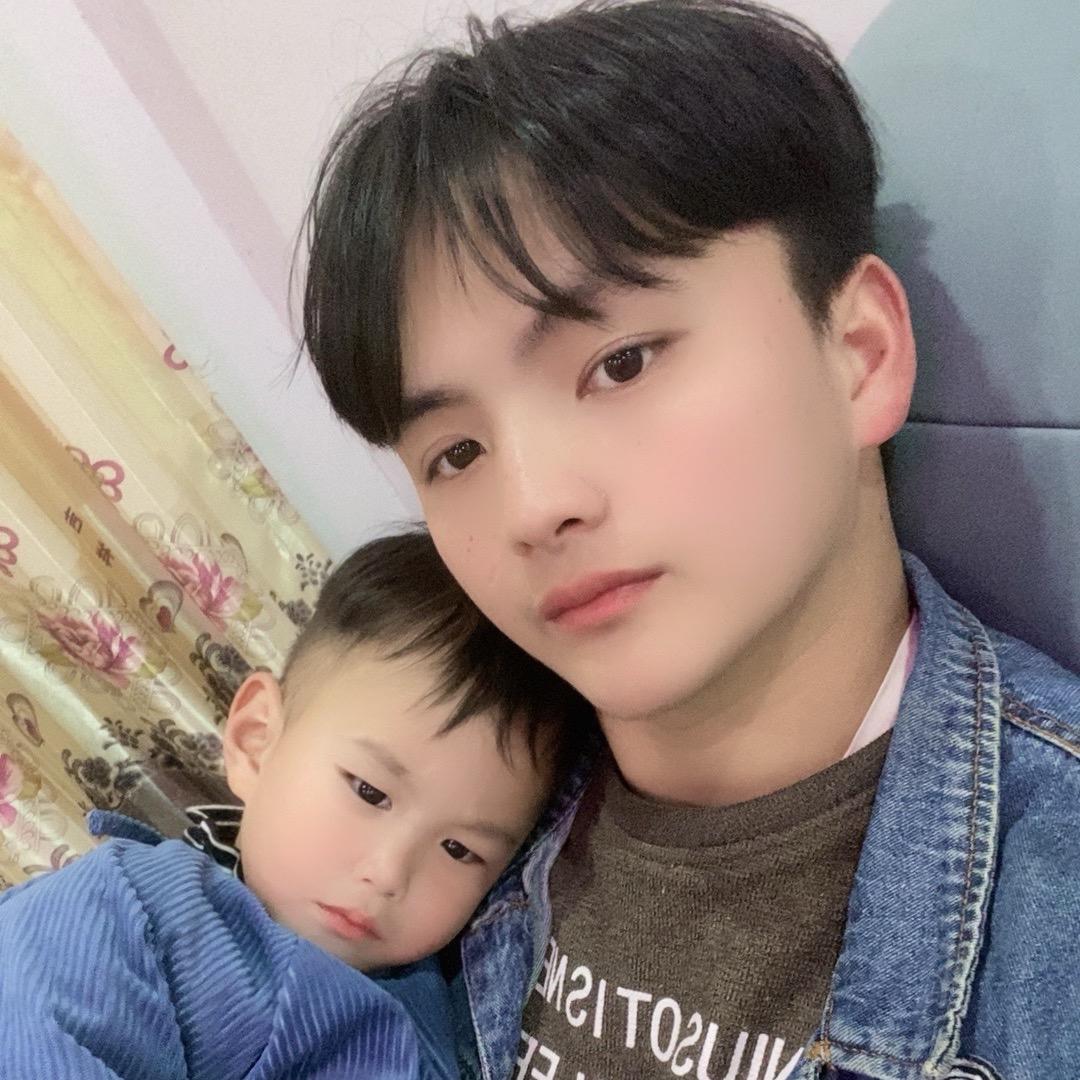 丁杨努力生活