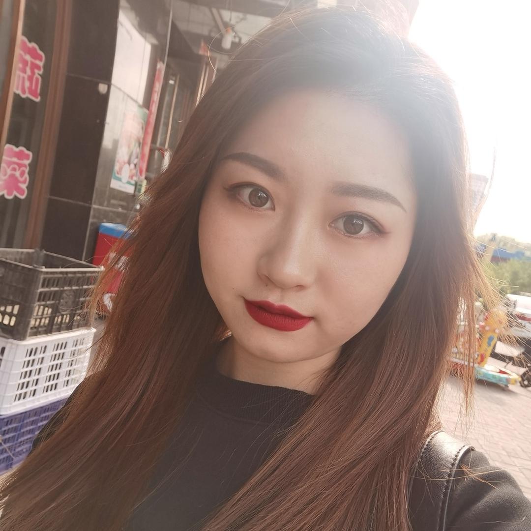 我们婚纱美妆主理人  甜甜