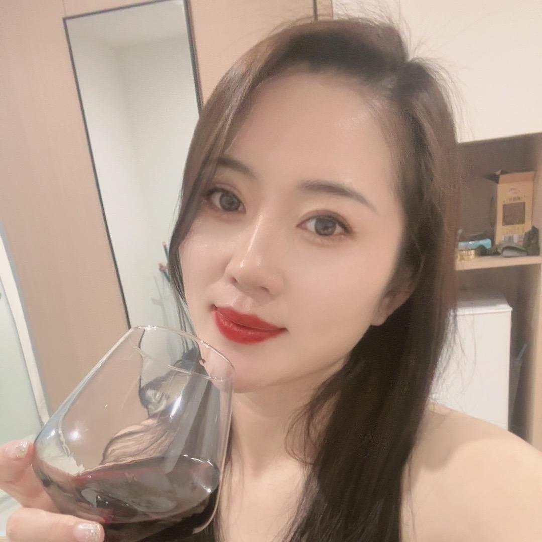 丸子头扎出高姿态👗