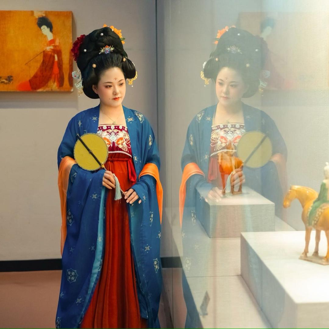 裳•云兮汉服体验馆
