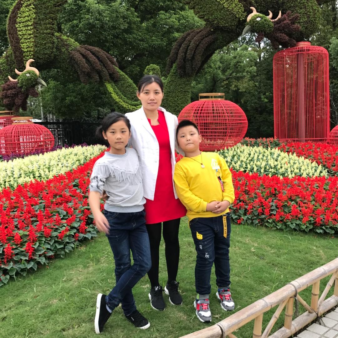 董董👨‍👩‍👧‍👧