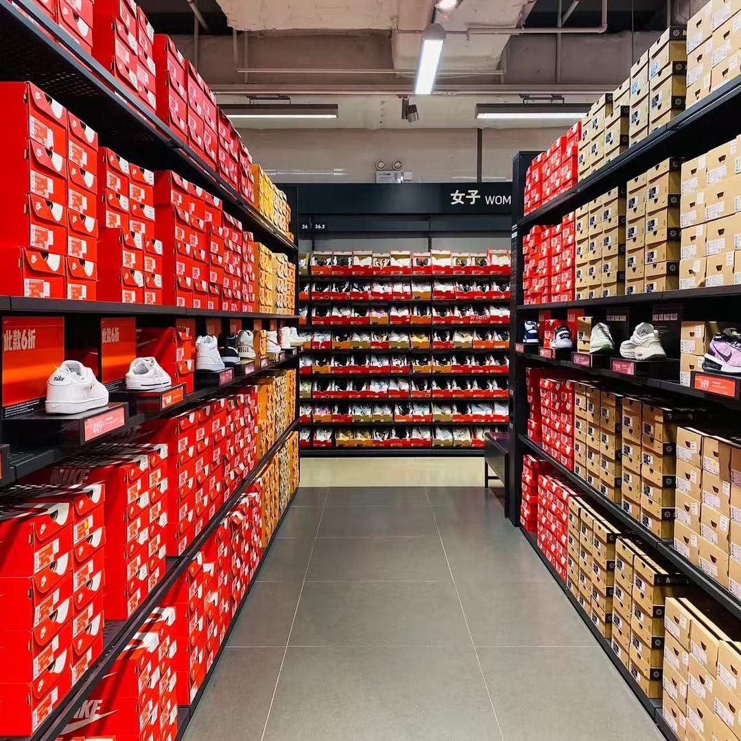 依嫚鞋店