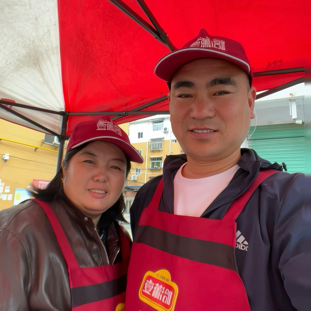 80后夫妻游摊