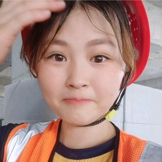 小雪很努力吖（打螺丝中……）