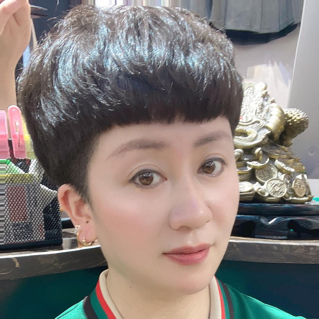 郑州炫彩服饰