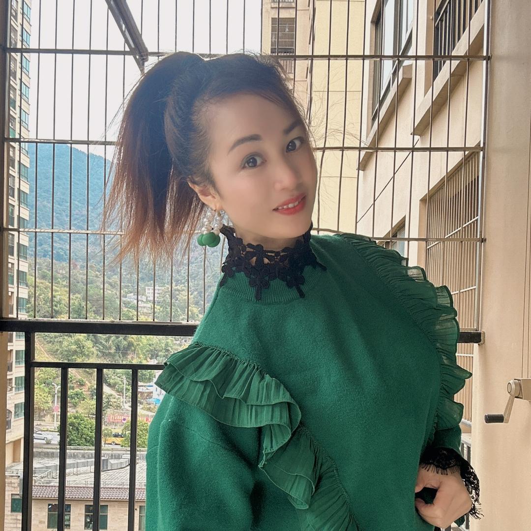 努力静姐🎤（每天晚上9点10分开播）