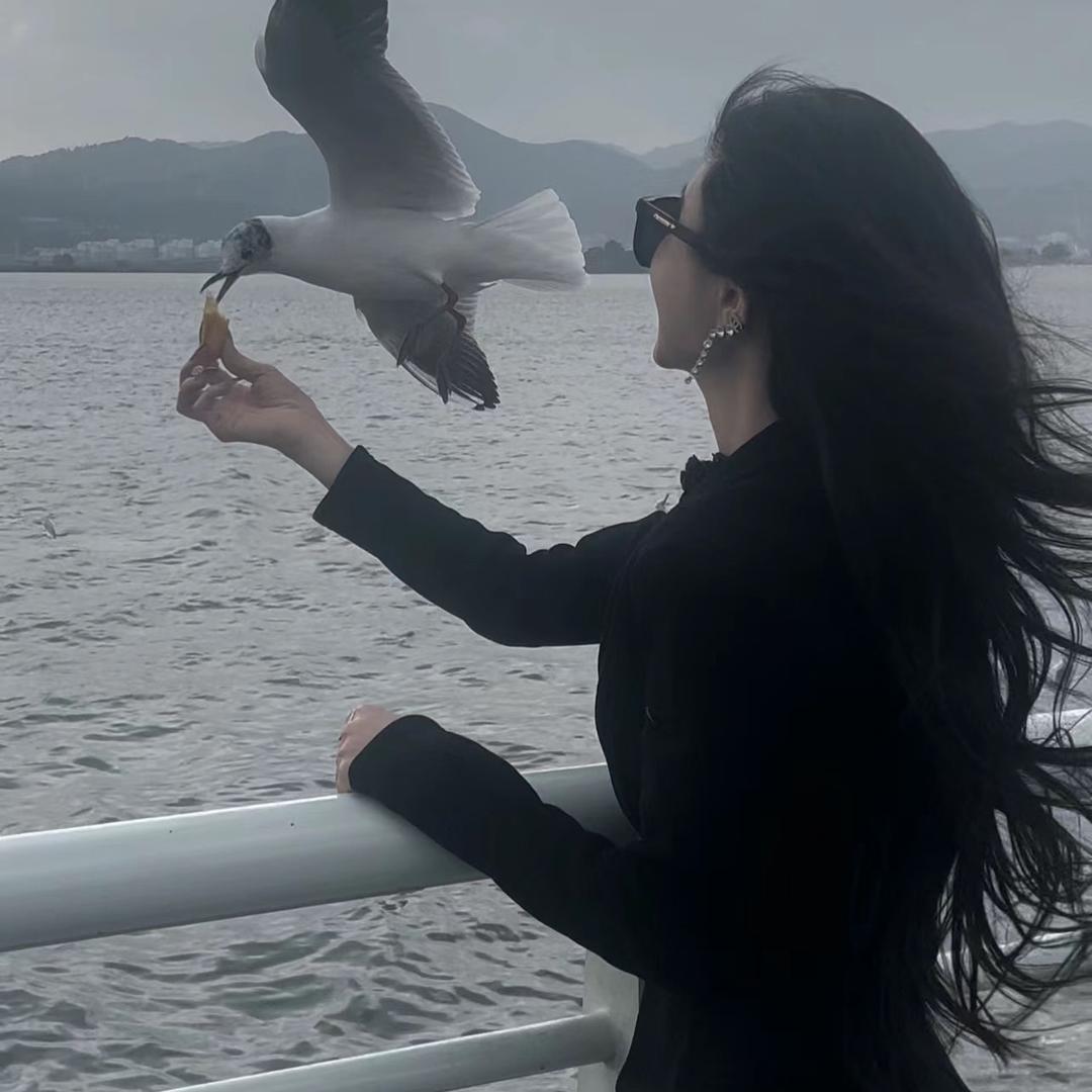 鄢布甜