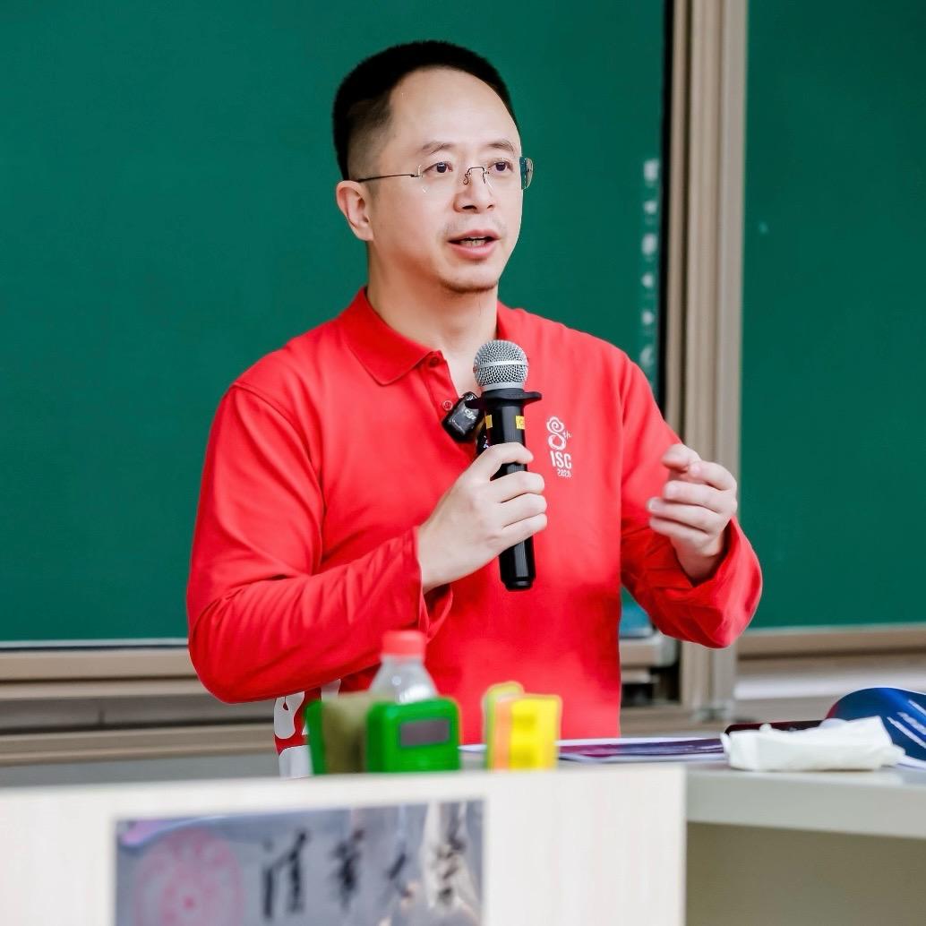 红衣大叔周鸿祎@抖音