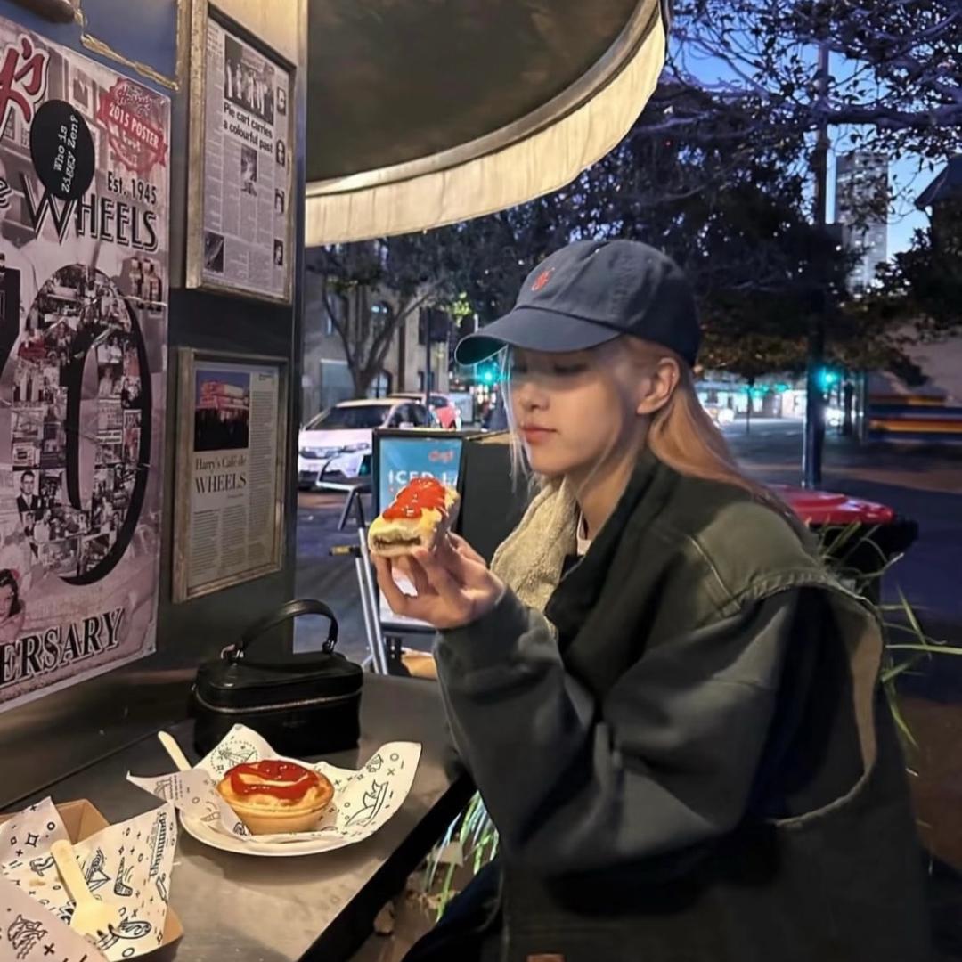 爱吃香菜的小晶