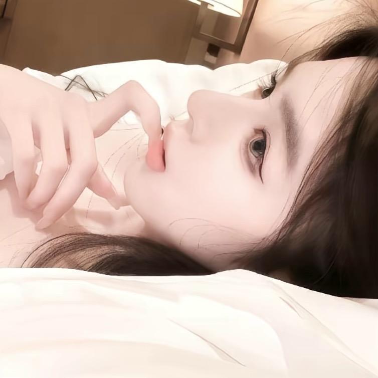 半夜卖萌被肘击