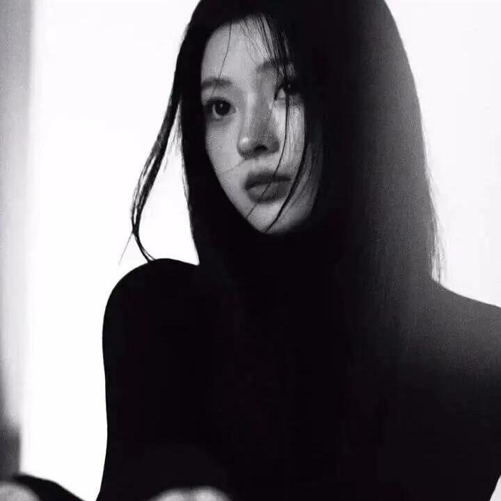 绯绯.