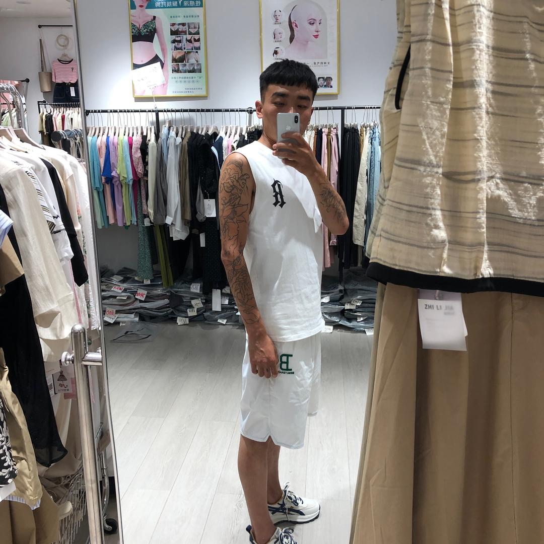 ﻌ 梁先森、