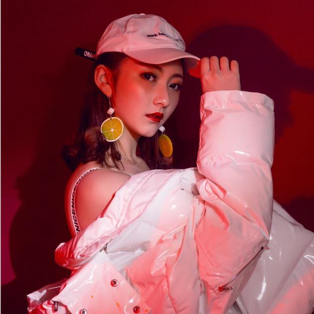 爱唱歌的小虎牙