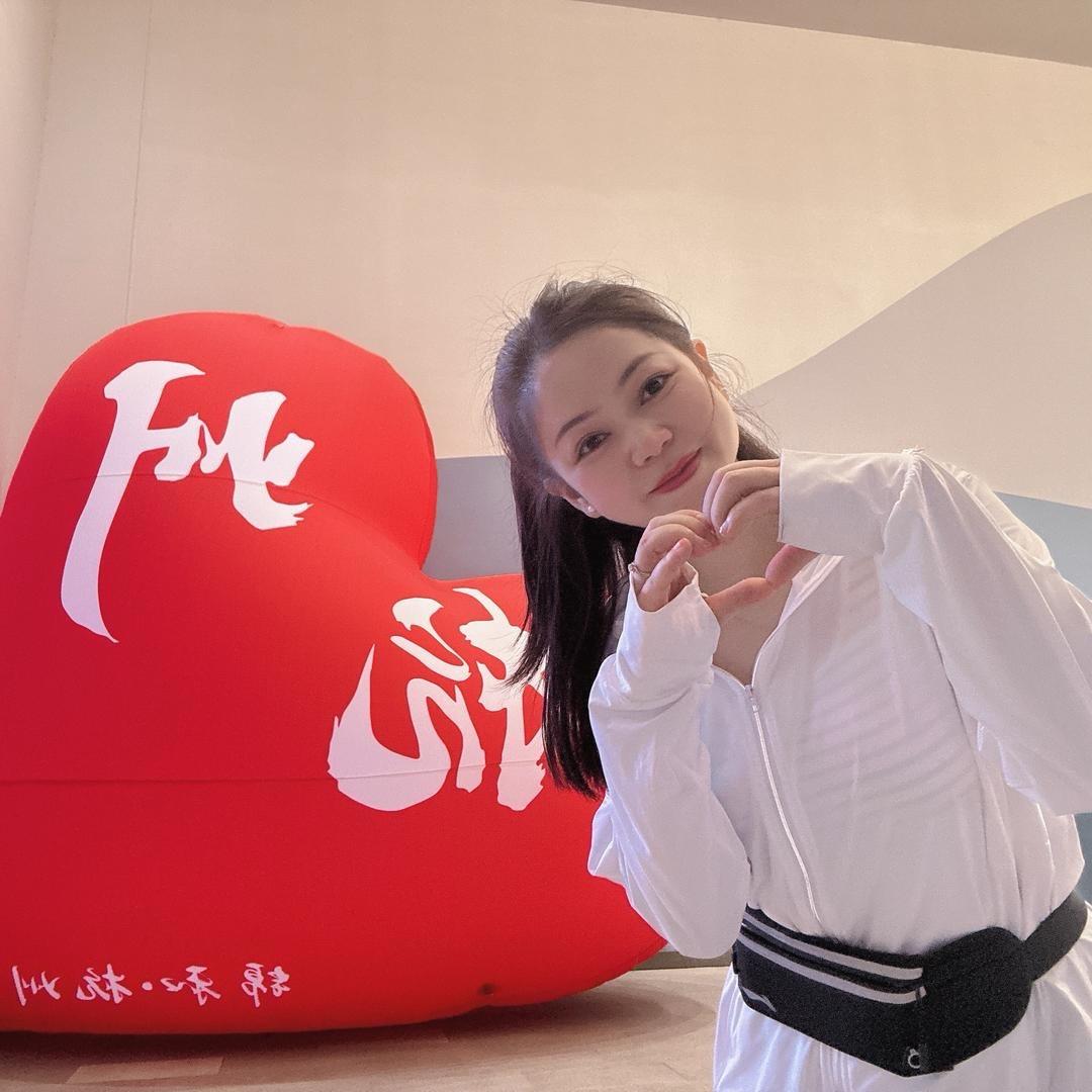 月光下的俏佳人