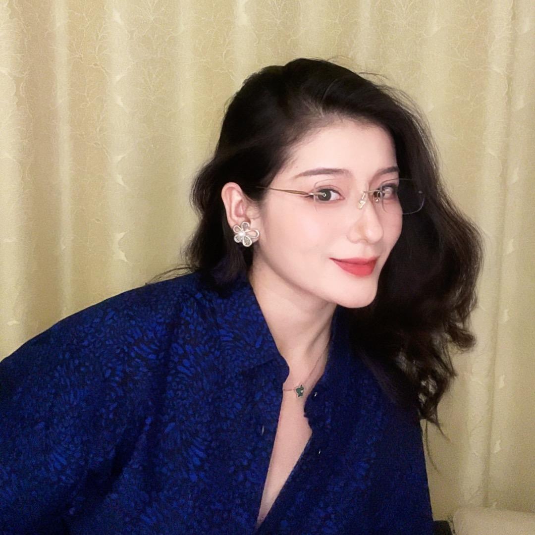 这位女士.
