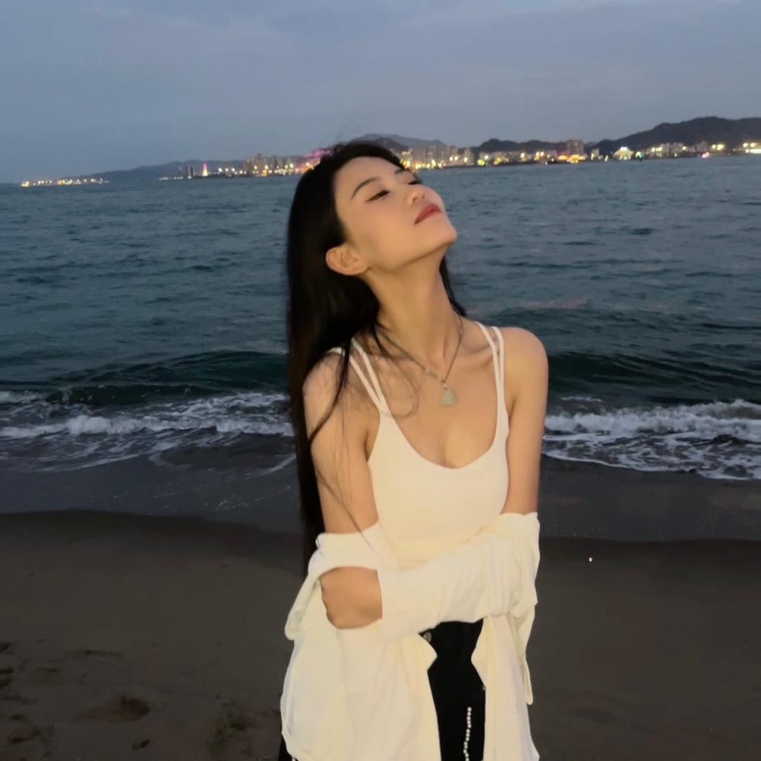 梓彤.