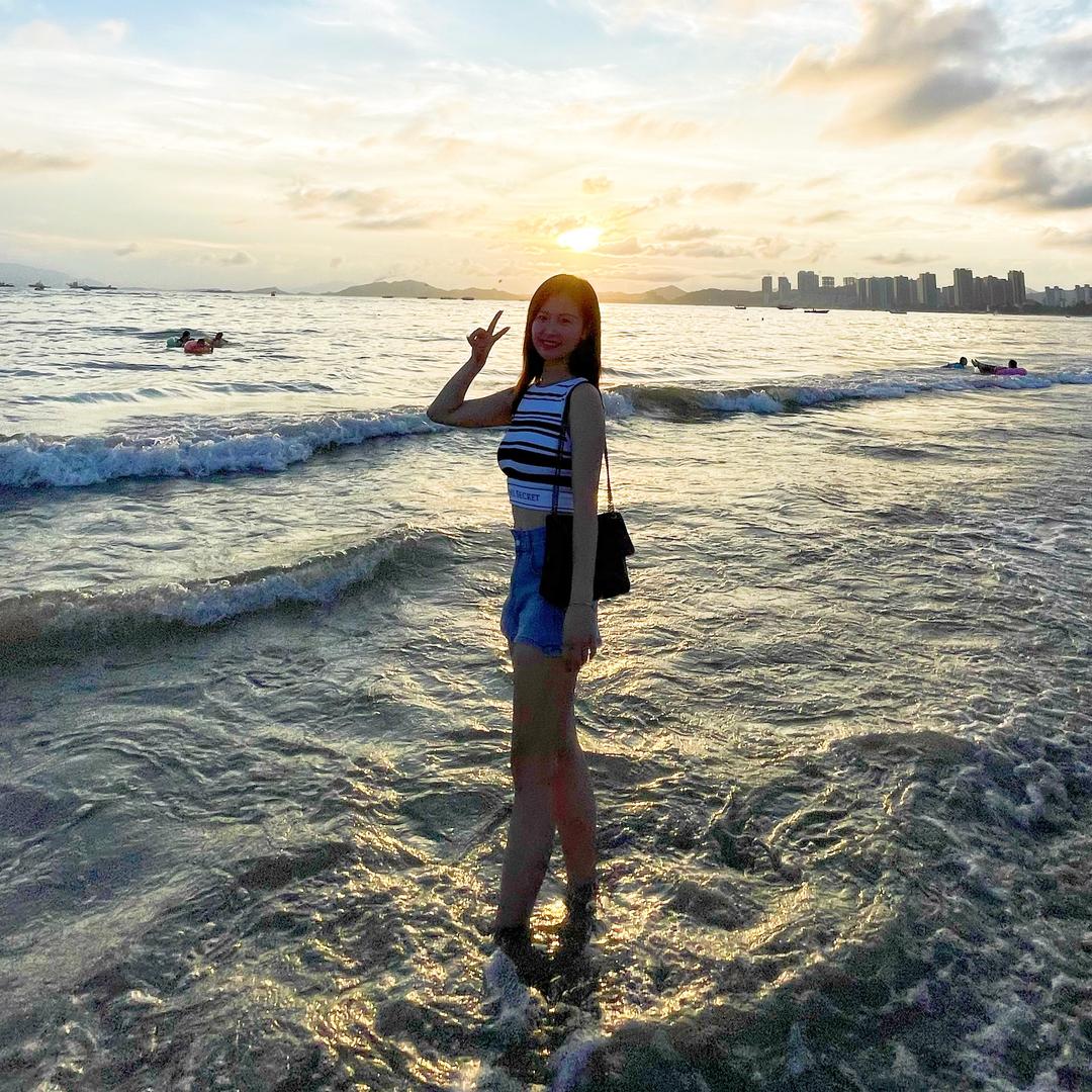 晚晚不晚很快乐