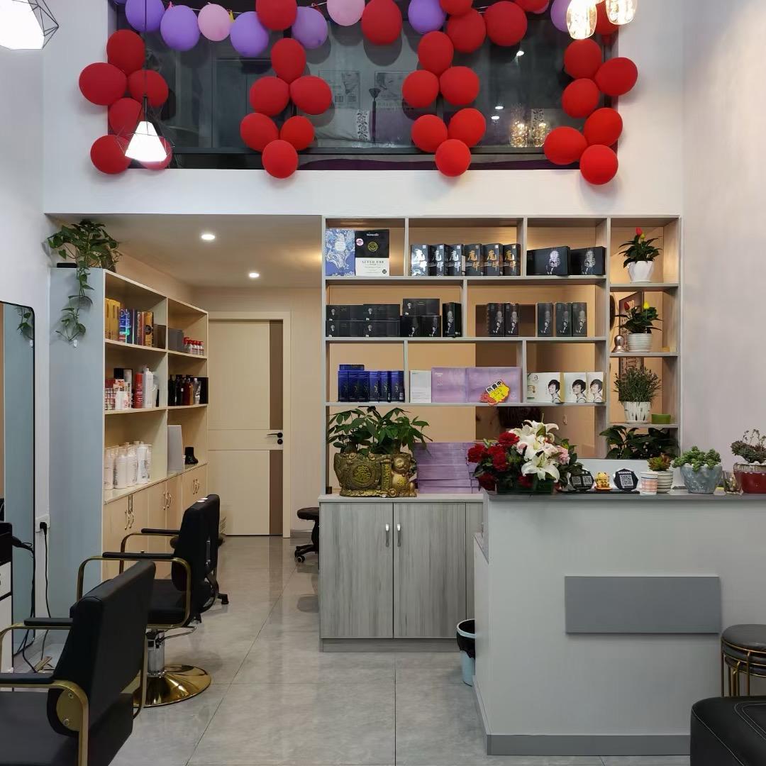 钟艺新人笫一天开播