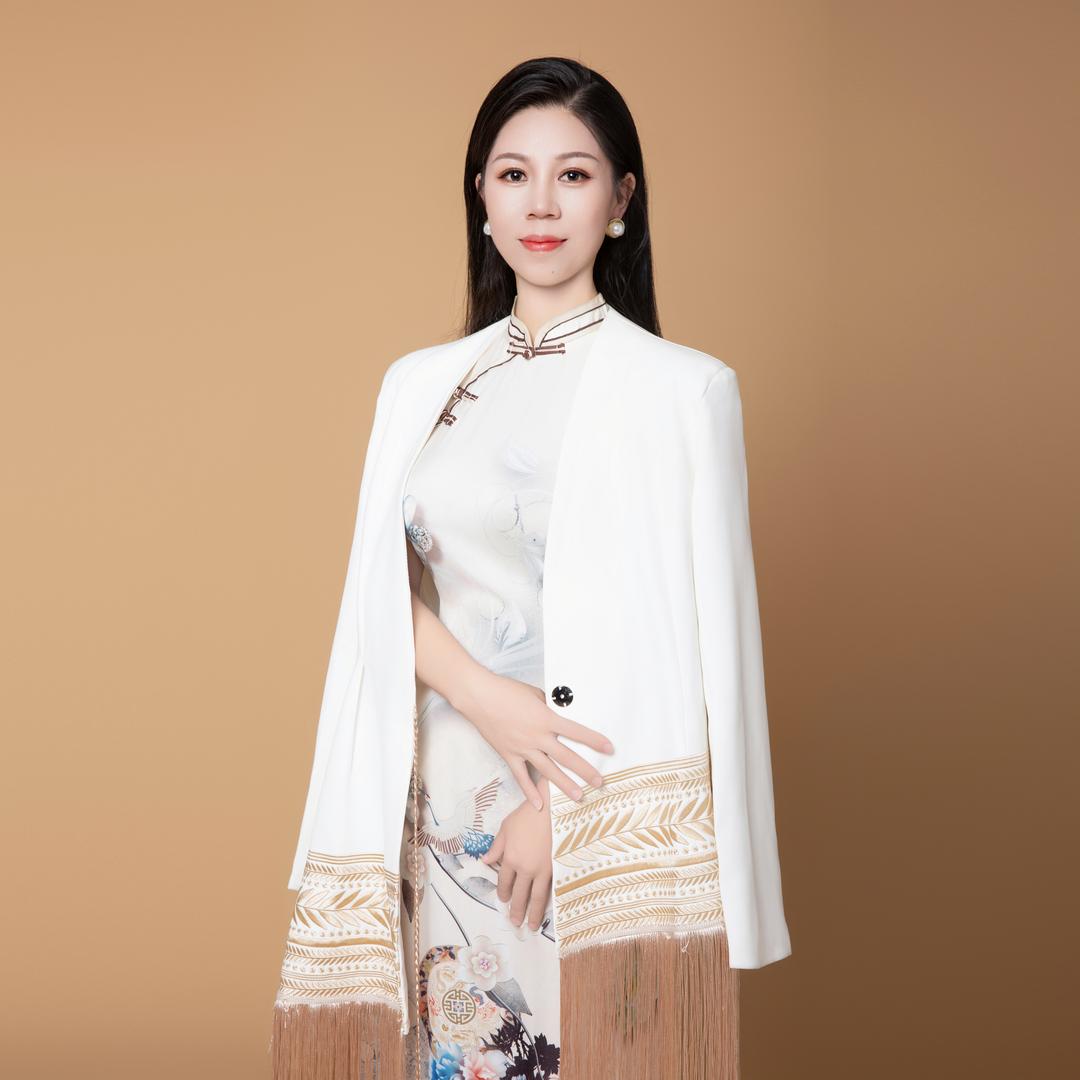 蓝米美容美体培训学校严老师