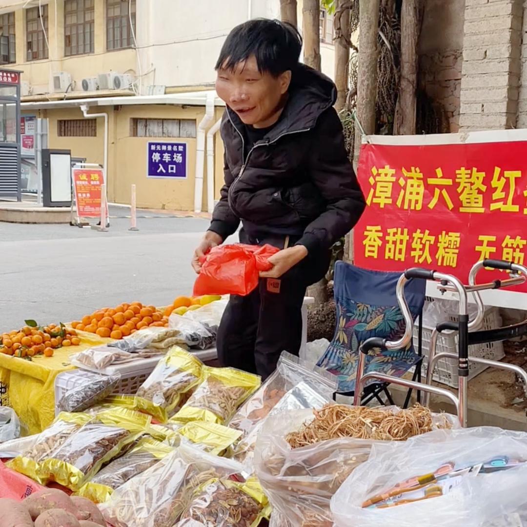 坚强的小瓜（橱窗山货）