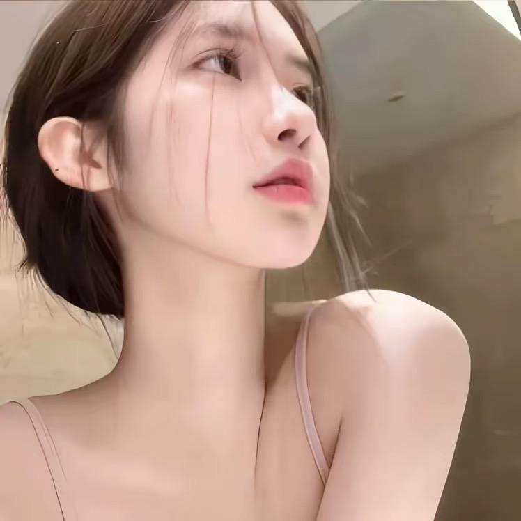 柒柒.