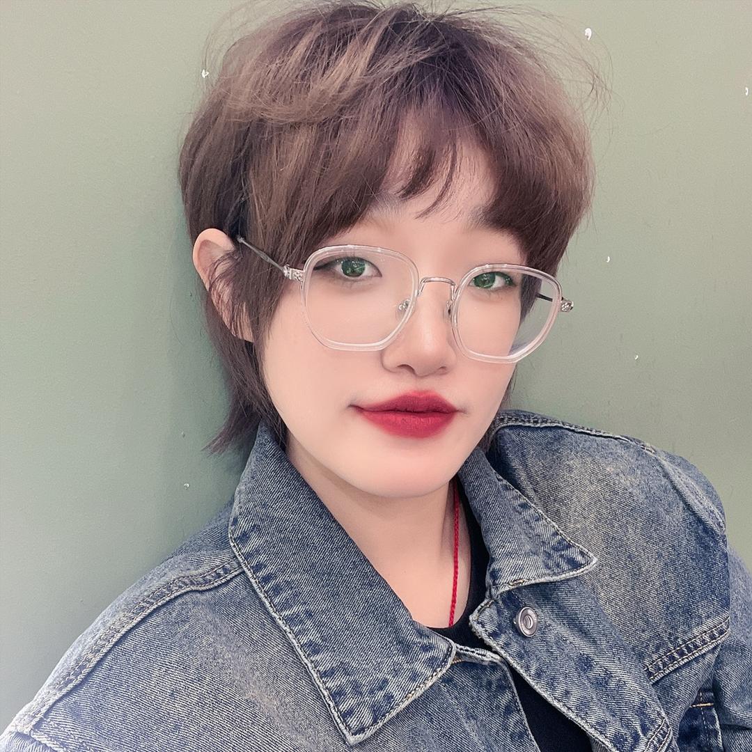 简O。JL短头发宝妈