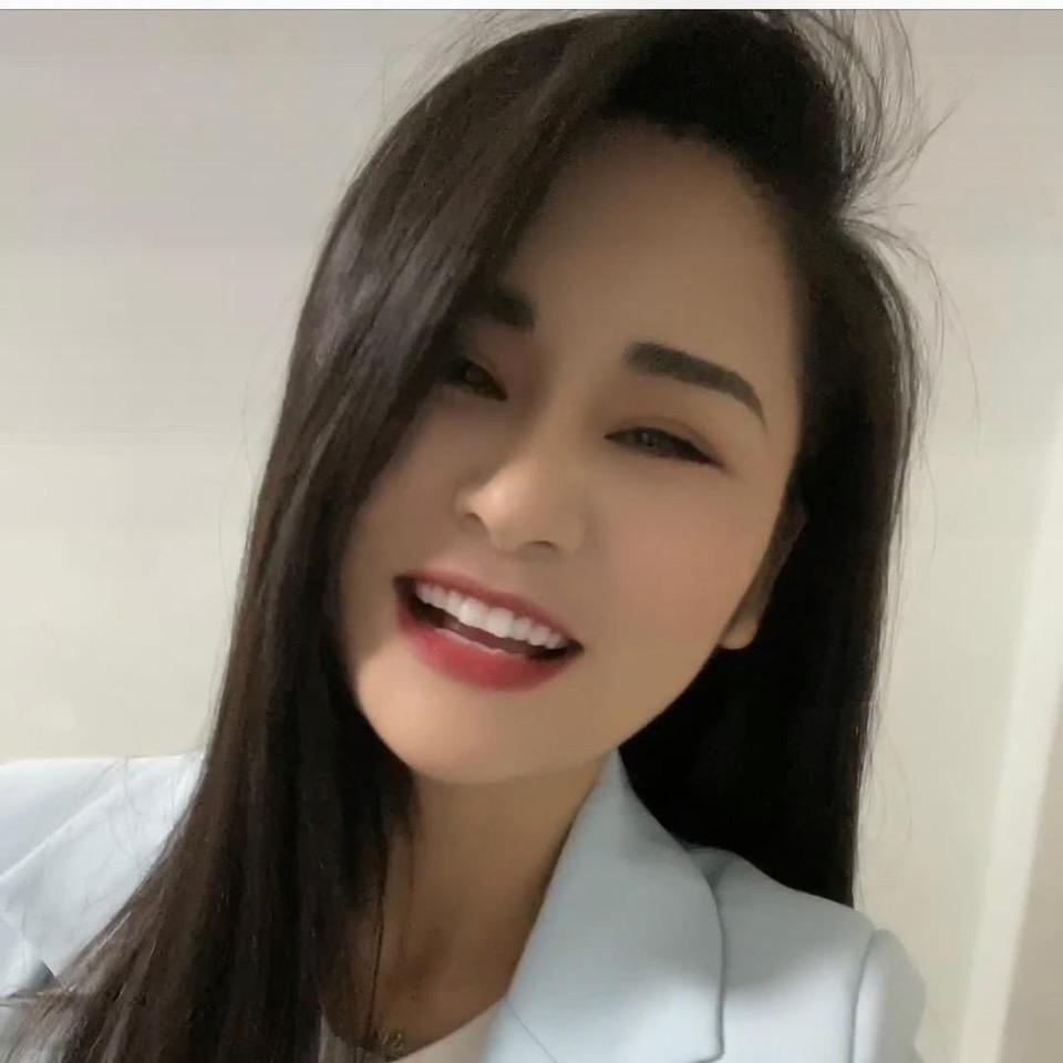 胡可.