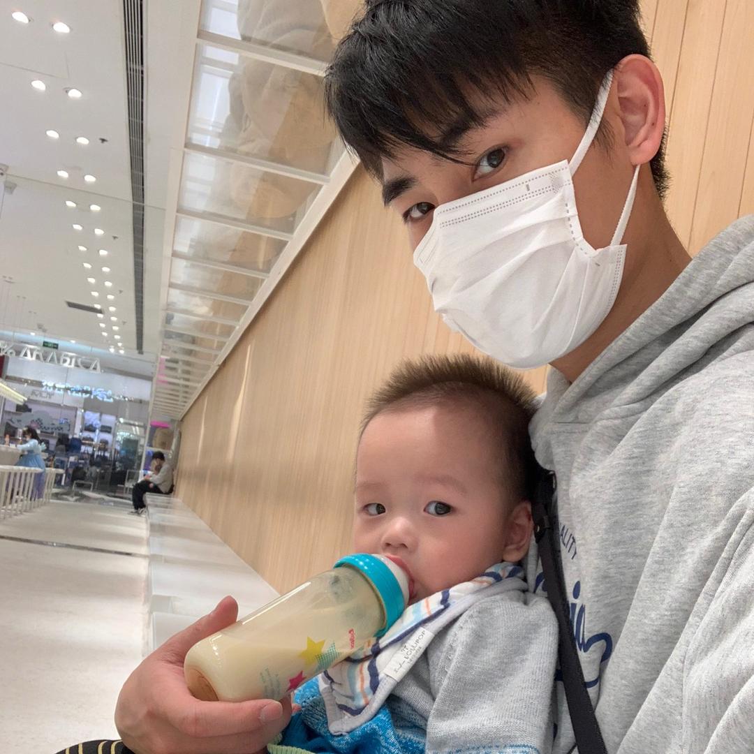 奶爸小何