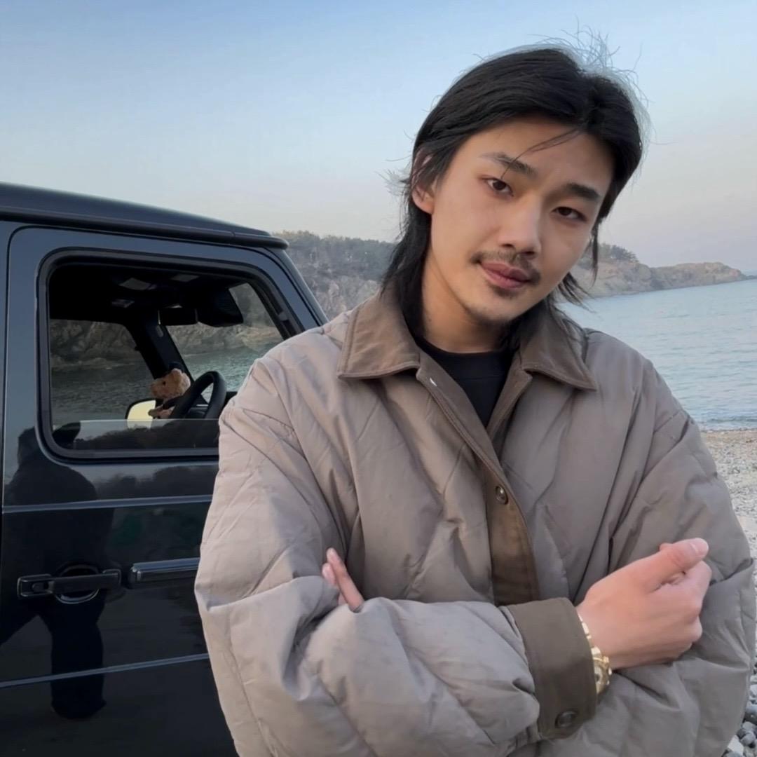 青岛减龄发型设计_智老师