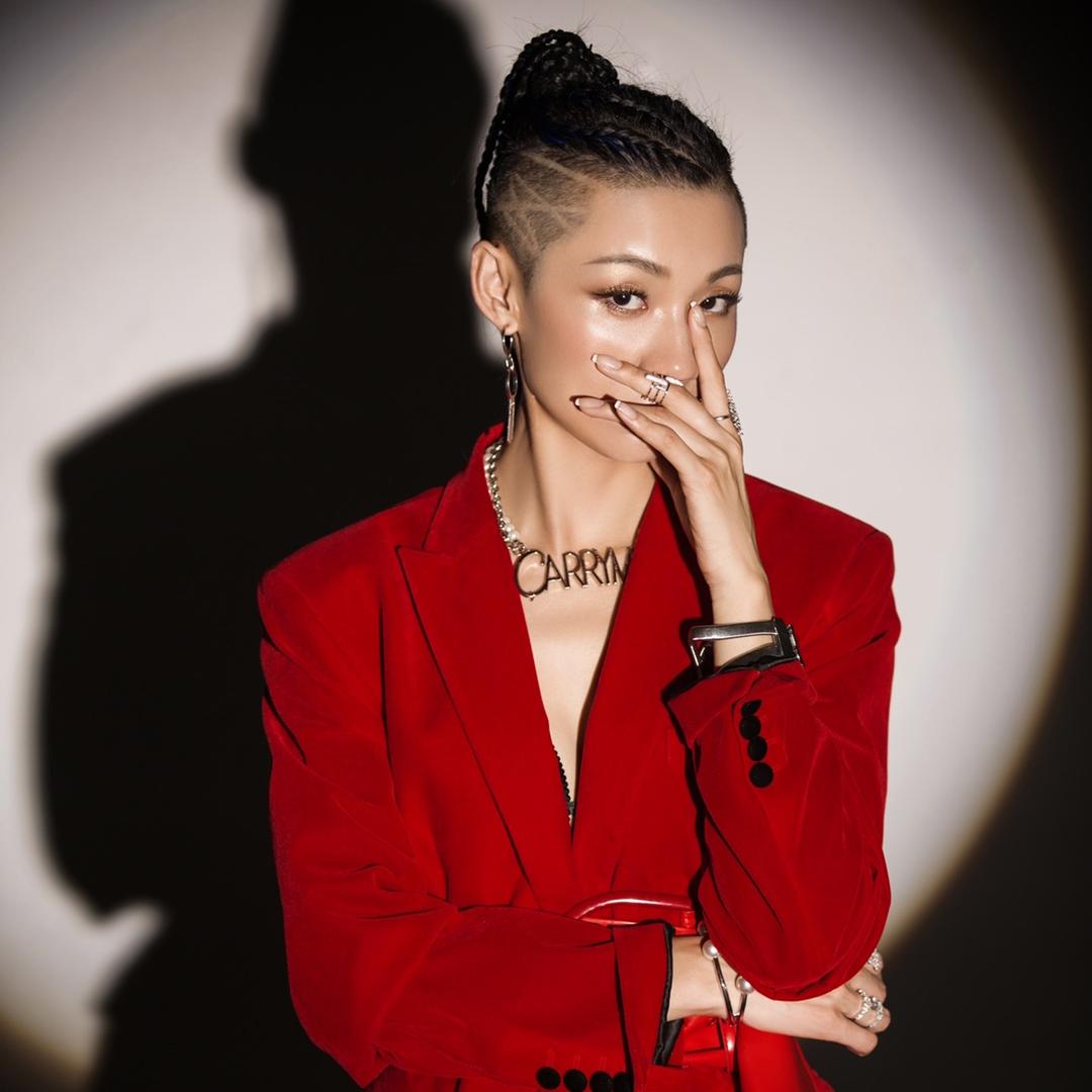 西装小妹