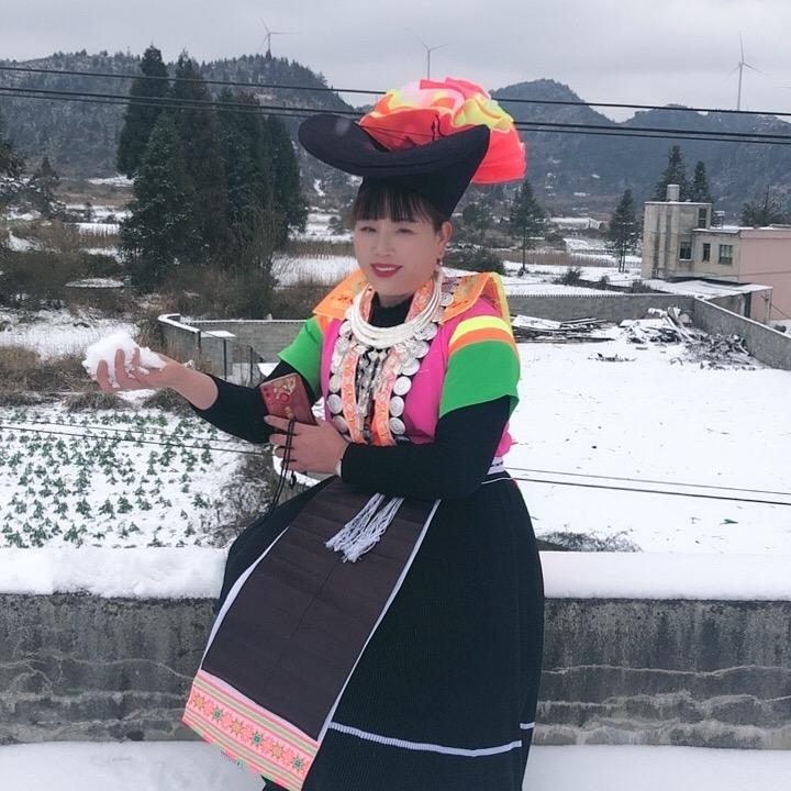 高坡芳芳苗族店