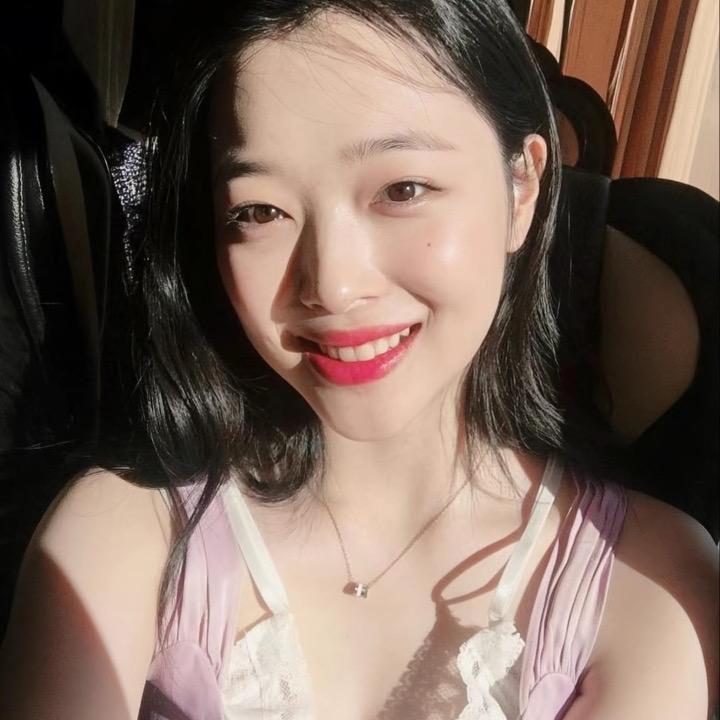 Sulli😽