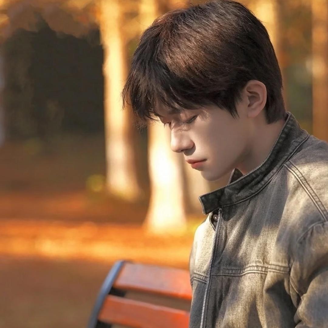 圆咕隆咚小皮球