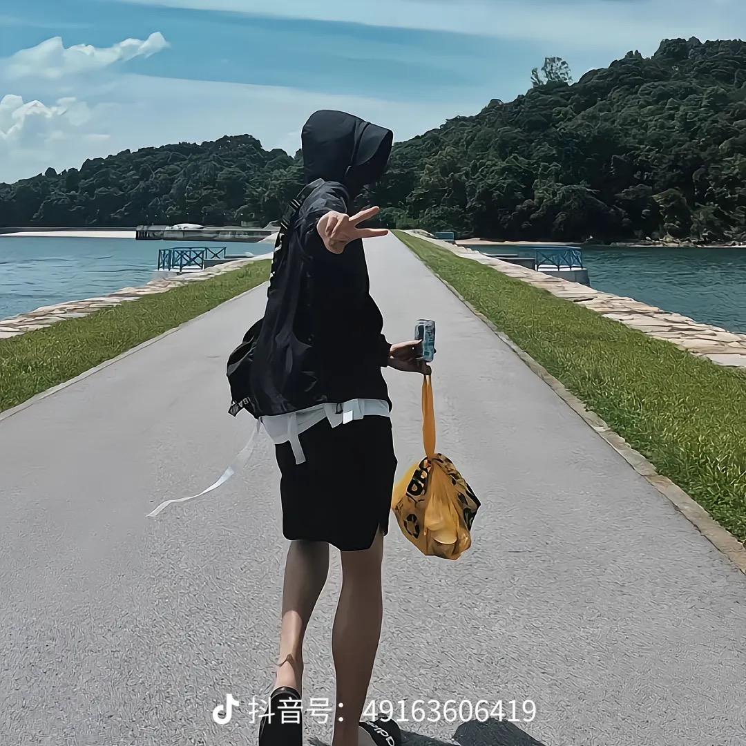游泳教练。
