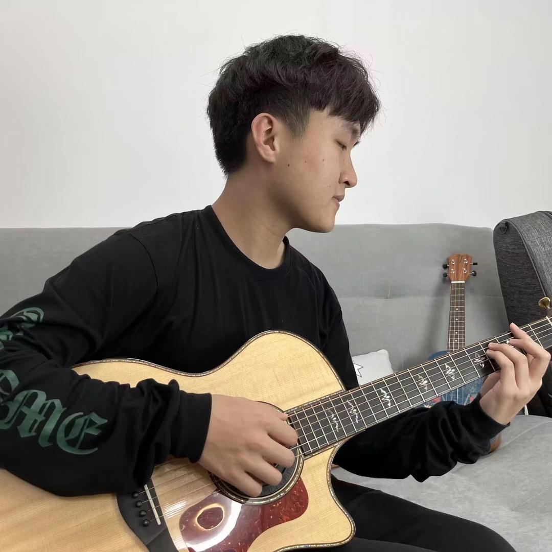 小鹿弹吉他1